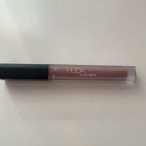 NEW Huda Beauty Liquid Matte Lipstick in Flirt